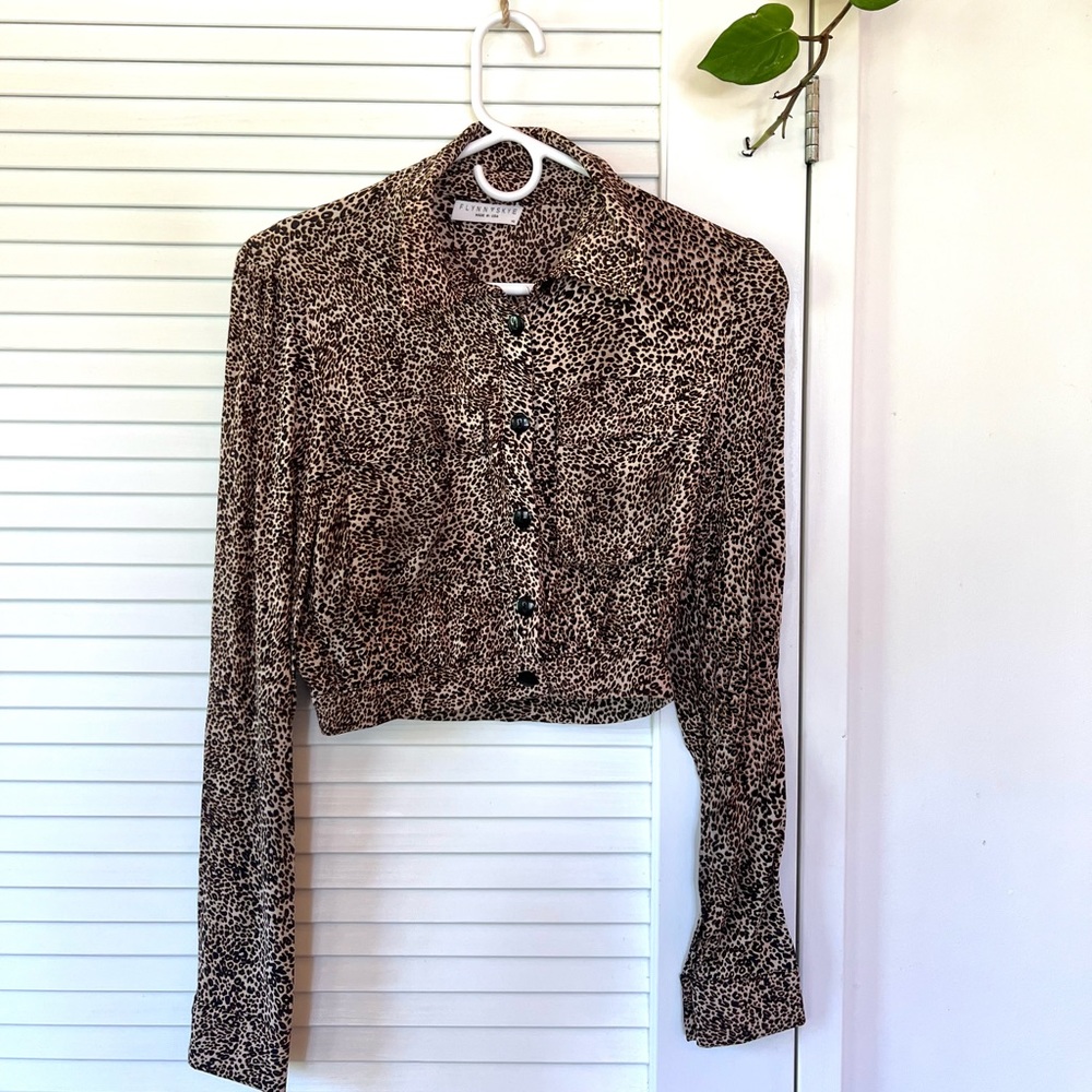 Flynn Skye 🐆 Leopard crop top button up XS